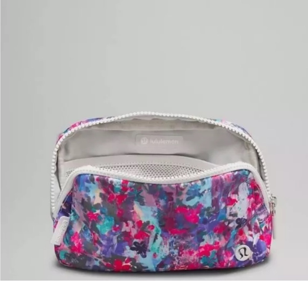 Lululemon Everywhere Belt Bag | NWT - Picture 6 of 6